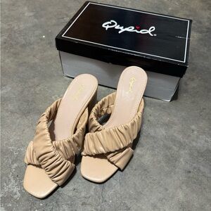 Qupid Cannoli Beige Women's heels size 7.5 new with box